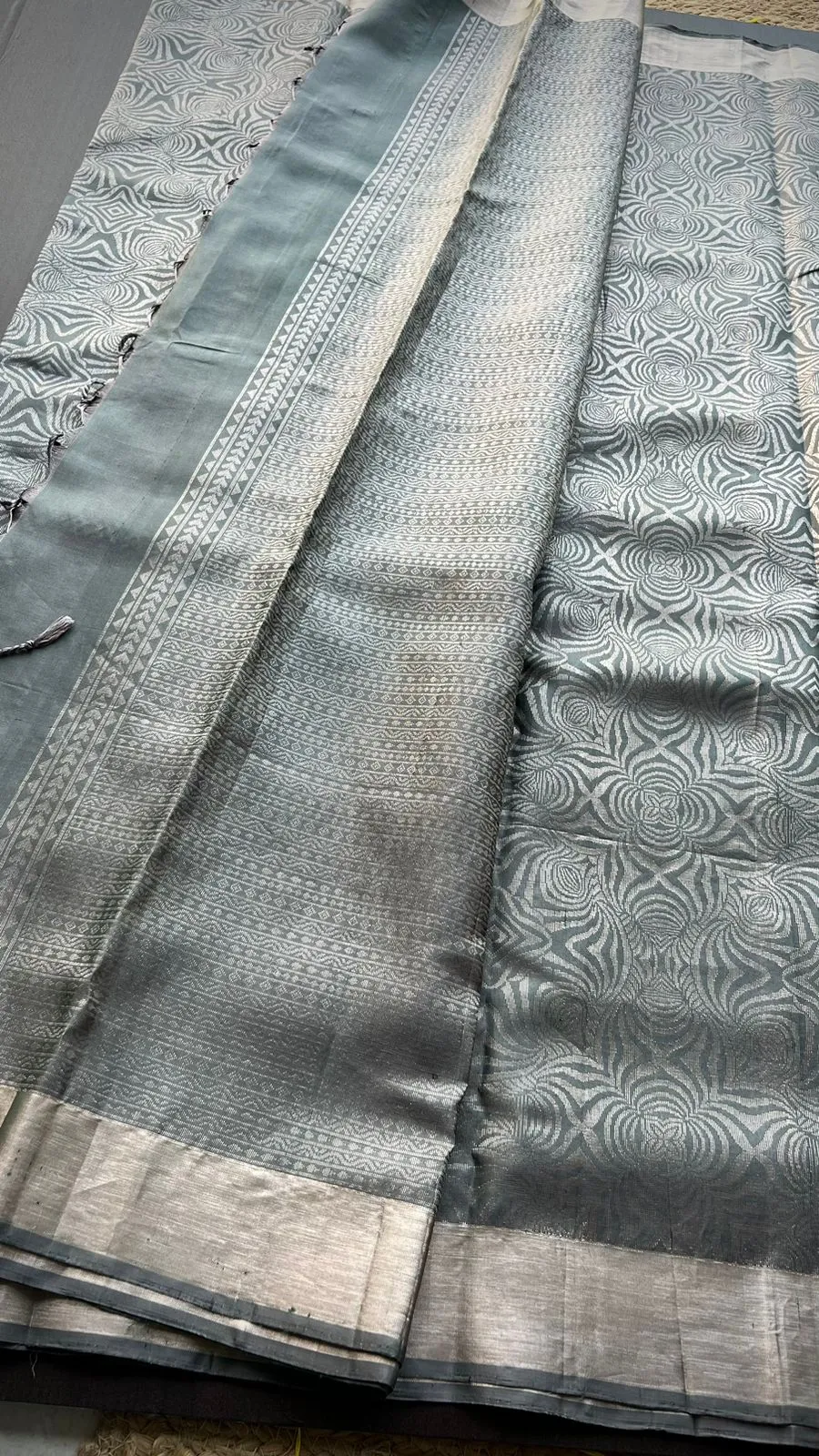 Grey silver kanjivaram silk saree with blouse