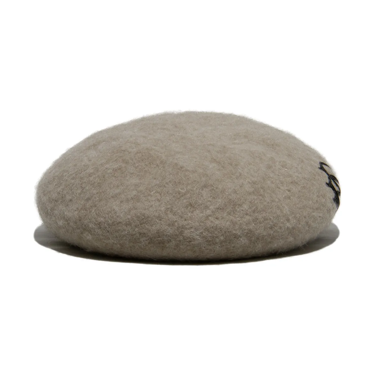 LEATHER WAPPEN FLUFFY BERET - Beige