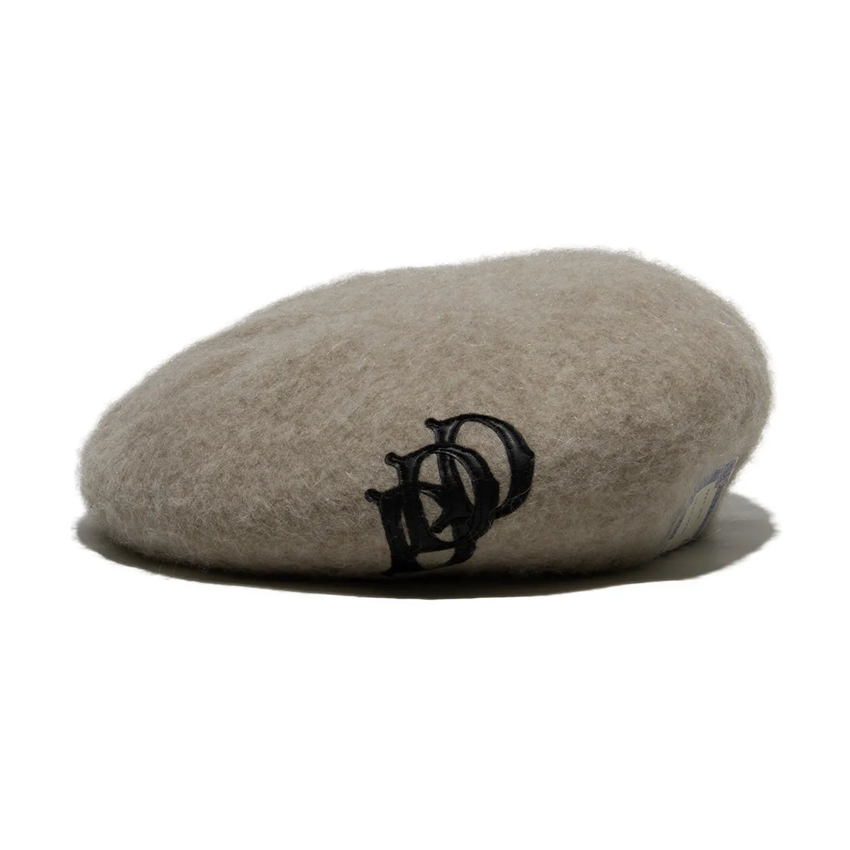 LEATHER WAPPEN FLUFFY BERET - Beige