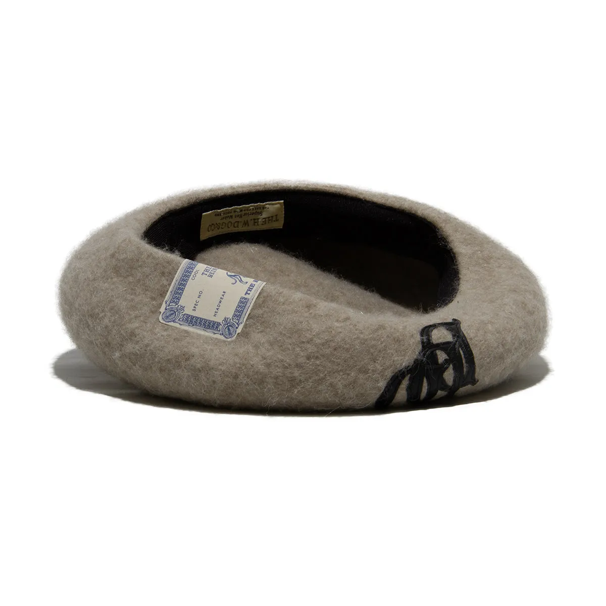 LEATHER WAPPEN FLUFFY BERET - Beige